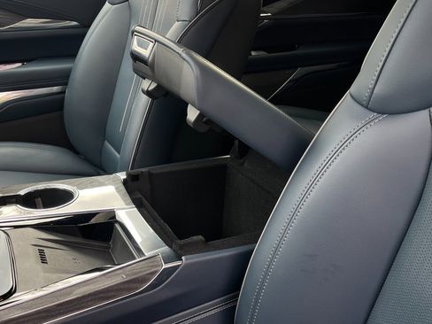 Used 2025 Cadillac Escalade IQ Luxury 2 image 35