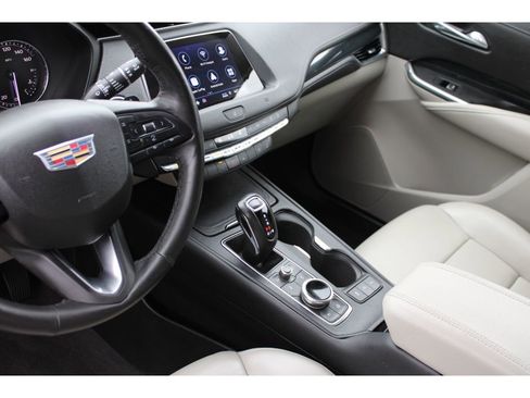 Used 2019 Cadillac XT4 Premium Luxury image 11