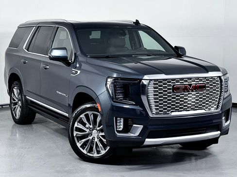 Used 2021 GMC Yukon Denali w/ Denali Premium Package image 3