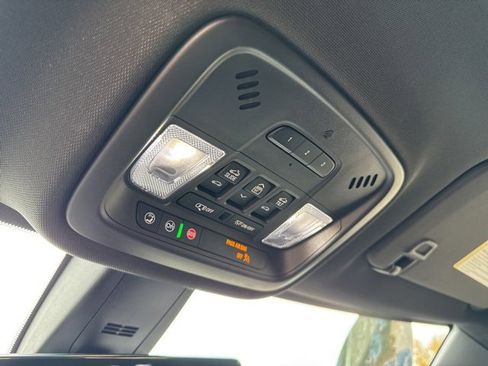 Used 2023 Chevrolet Traverse LT w/ LT Premium Package image 22