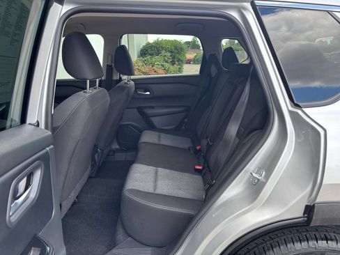 Used 2025 Nissan Rogue SV FWD image 23
