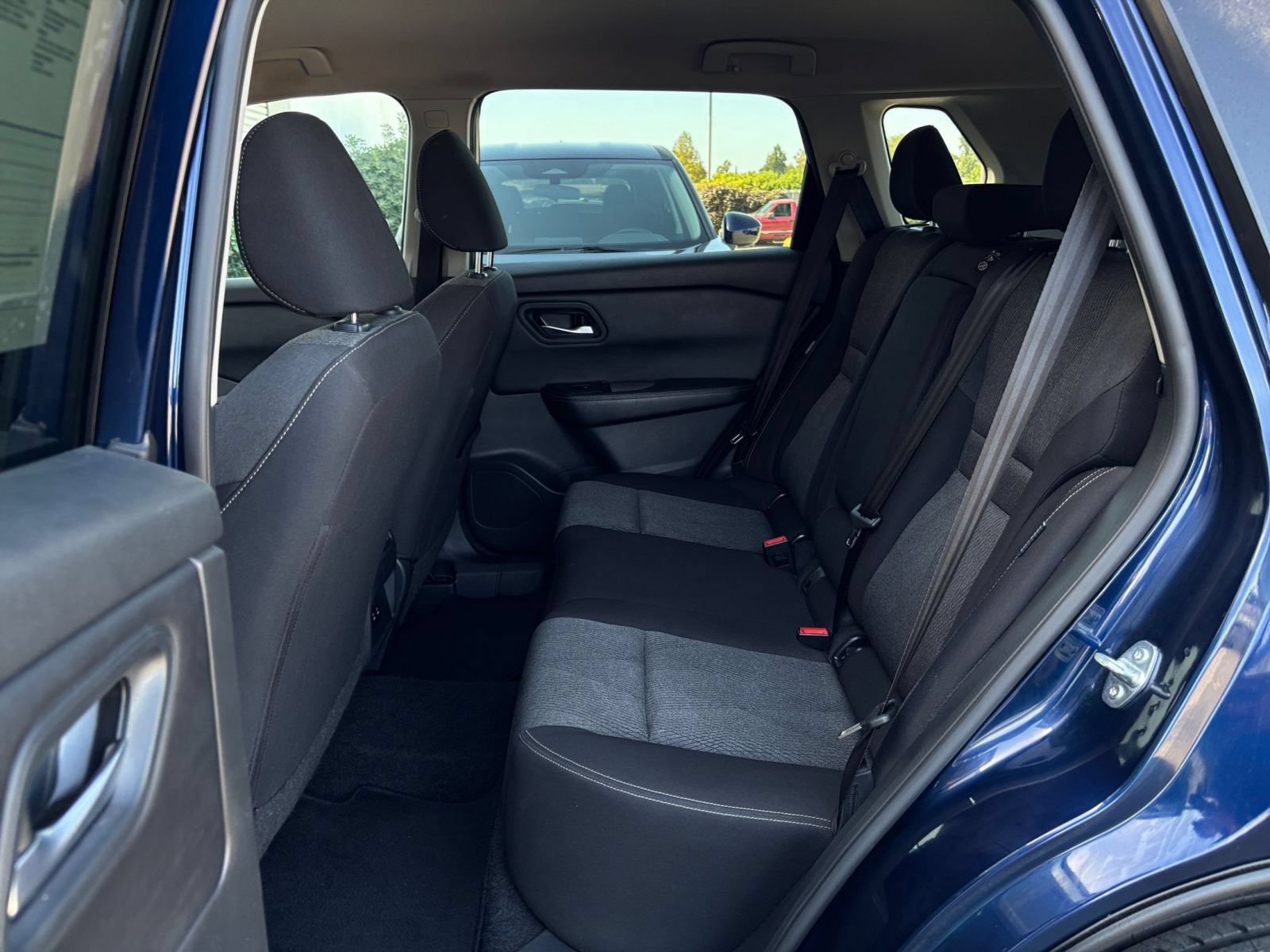 Used 2025 Nissan Rogue SV AWD/4WD image 27