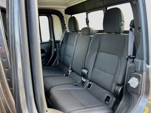 Used 2021 Jeep Gladiator Sport AWD/4WD image 22