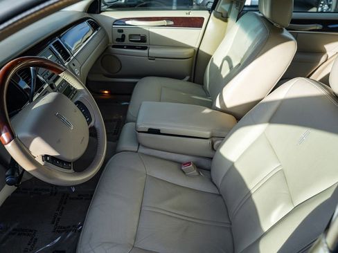 Used 2008 Lincoln Town Car Signature Limited image 20
