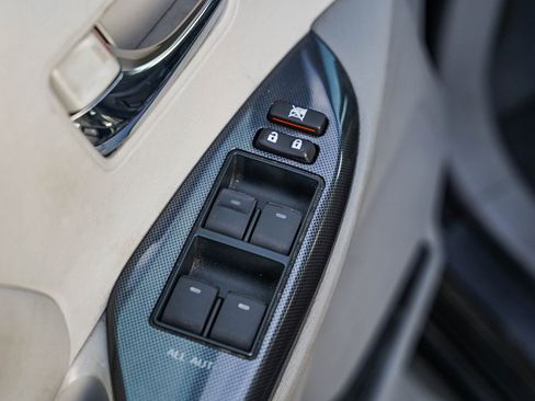 Used 2014 Toyota Sienna SE image 21