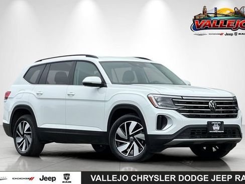 Used 2025 Volkswagen Atlas SE FWD image 1