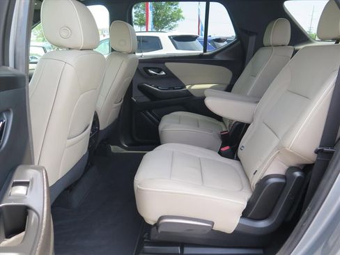 Used 2023 Chevrolet Traverse Premier FWD image 24