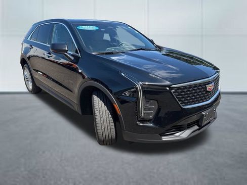 Used 2024 Cadillac XT4 Luxury w/ LPO, Floor Liner Package AWD/4WD image 5