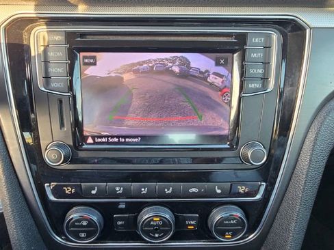 Used 2017 Volkswagen Passat 1.8T R-Line image 3