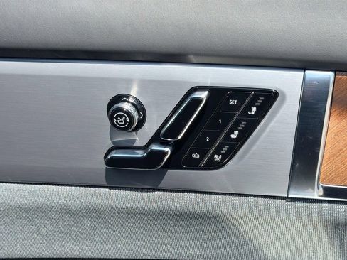 Used 2026 Cadillac Vistiq Premium Luxury AWD/4WD image 33