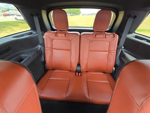 Used 2025 Lincoln Aviator Reserve AWD/4WD image 23
