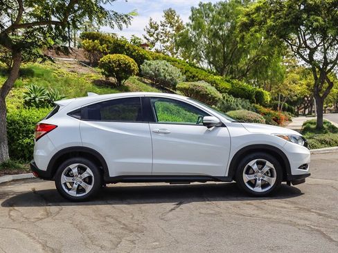 Used 2017 Honda HR-V EX image 6