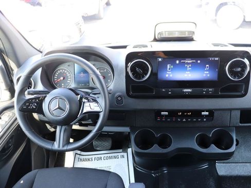 Used 2025 Mercedes-Benz Sprinter 2500 image 19