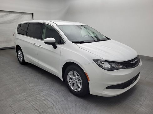 Used 2022 Chrysler Voyager LX FWD image 13