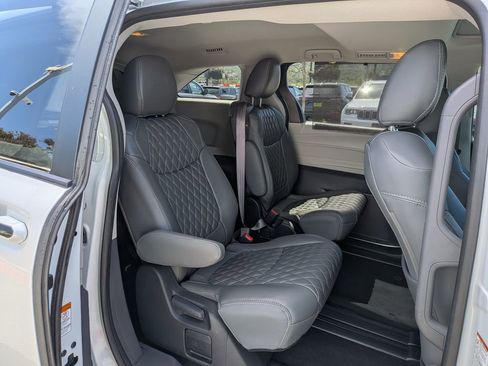 Used 2023 Toyota Sienna XLE image 28