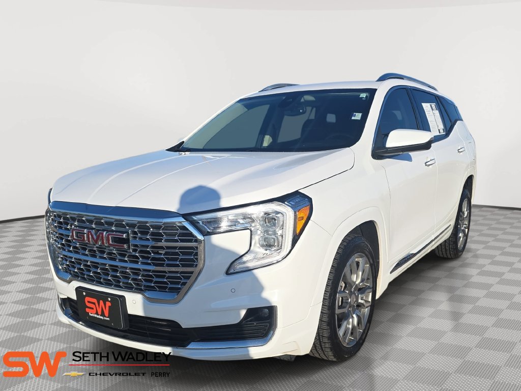 Used 2024 GMC Terrain Denali AWD/4WD image 3