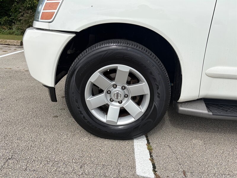 Used 2004 Nissan Armada LE w/ (DVD) Technology Pkg (LE) AWD/4WD image 30
