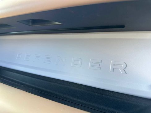 Used 2025 Land Rover Defender 110 X-Dynamic SE image 16