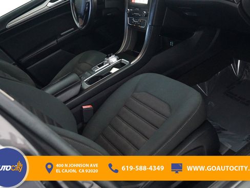 Used 2019 Ford Fusion SE FWD image 8