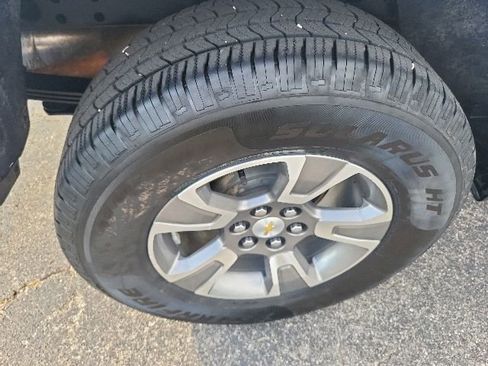 Used 2019 Chevrolet Colorado Z71 AWD/4WD image 16