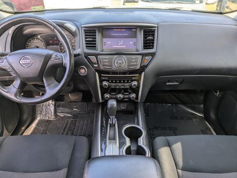 Used 2018 Nissan Pathfinder SV image 18