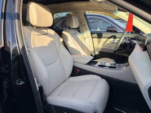 Used 2026 Genesis GV70 2.5T Select image 9