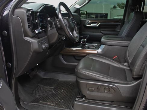 Used 2022 Chevrolet Silverado 1500 LT Trail Boss w/ Convenience Package II AWD/4WD image 18