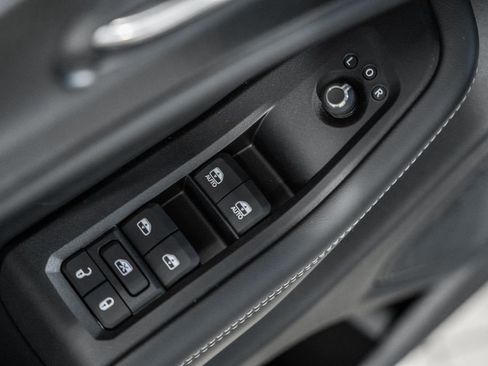 New 2025 Jeep Grand Cherokee Altitude image 37