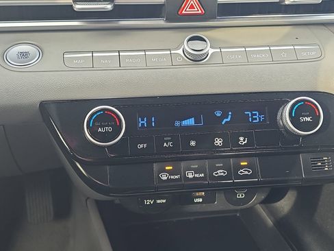 Used 2024 Hyundai Elantra SEL image 25