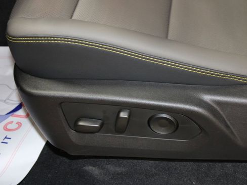 New 2026 Chevrolet Colorado ZR2 w/ Technology Package AWD/4WD image 28