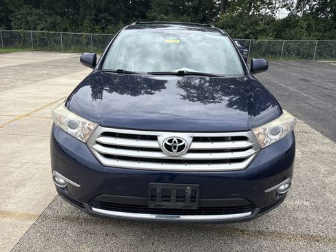 Used 2012 Toyota Highlander 4WD w/ Tech Pkg image 2