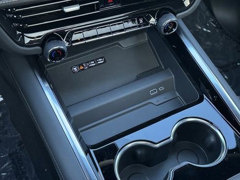 New 2026 Chevrolet Suburban Premier image 19