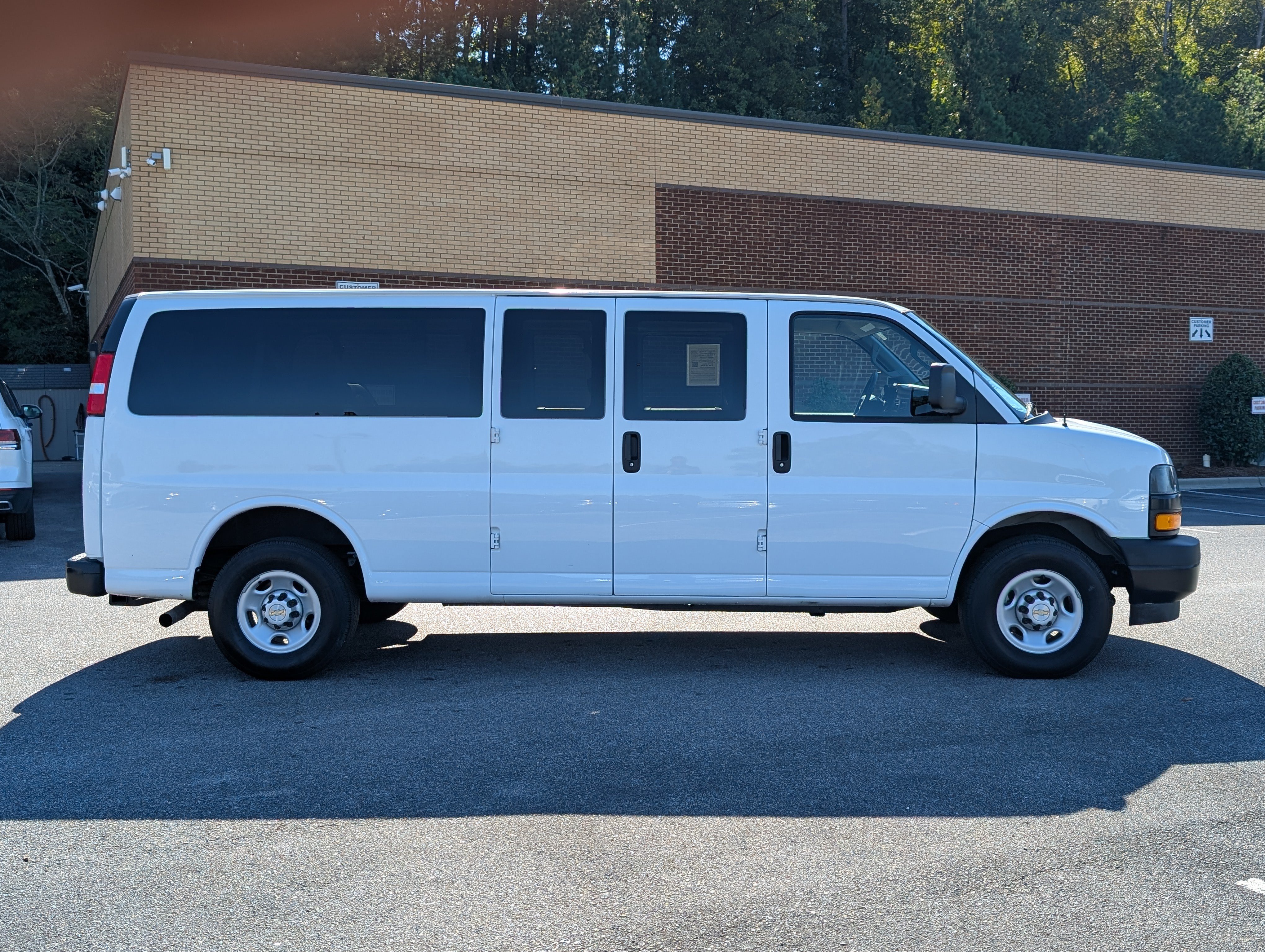 Used 2024 Chevrolet Express 3500 LS RWD image 10