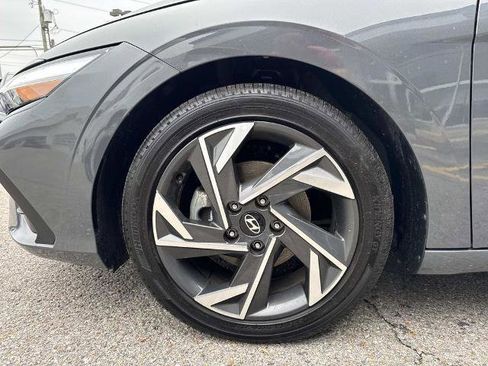 Used 2025 Hyundai Elantra SEL FWD image 5