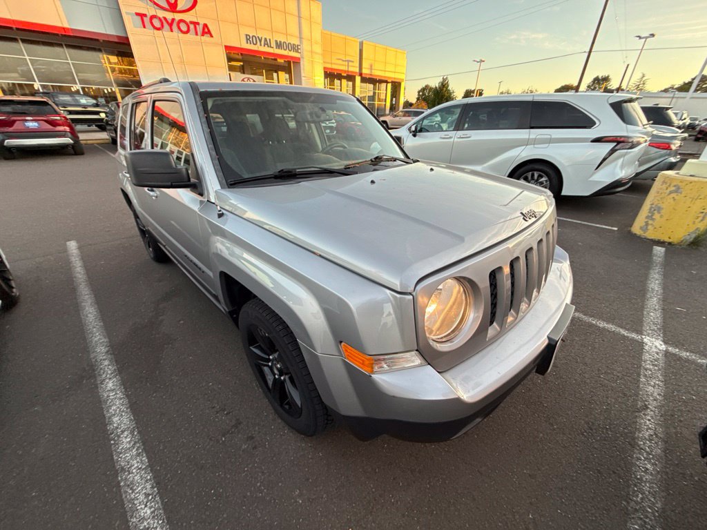 Used 2015 Jeep Patriot Sport w/ Power Value Group FWD image 3