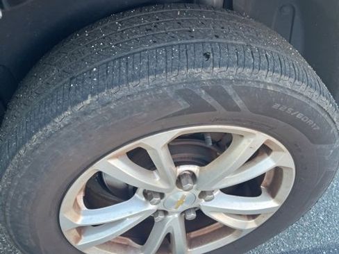 Used 2017 Chevrolet Equinox LT w/ Convenience Package image 9