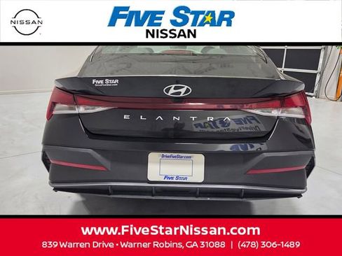 Used 2024 Hyundai Elantra SEL FWD image 9