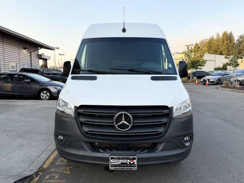 Used 2024 Mercedes-Benz Sprinter 2500 image 4