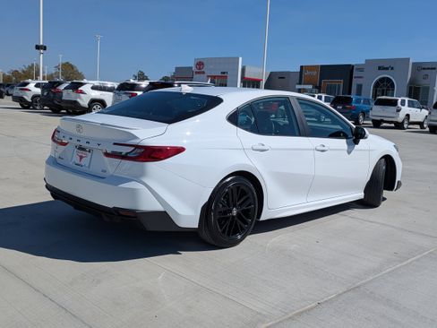 Used 2025 Toyota Camry SE w/ Multimedia Upgrade Package image 7