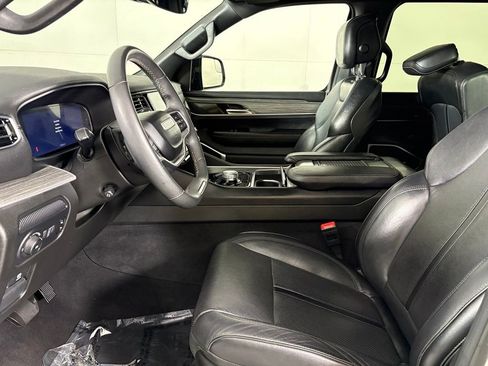 Used 2024 Jeep Wagoneer L Series II w/ Flexible Seating Group RWD image 22