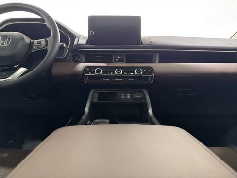 Used 2025 Honda Pilot Elite image 39