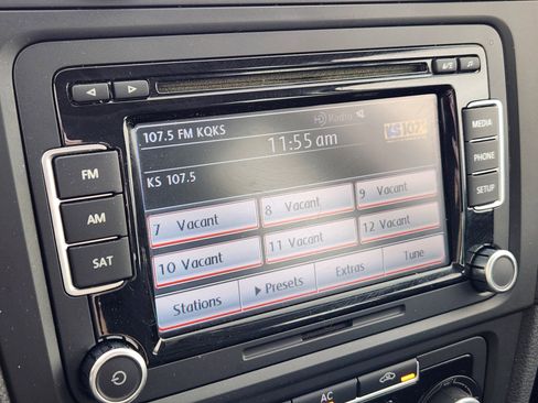 Used 2012 Volkswagen Golf 4-Door FWD image 21