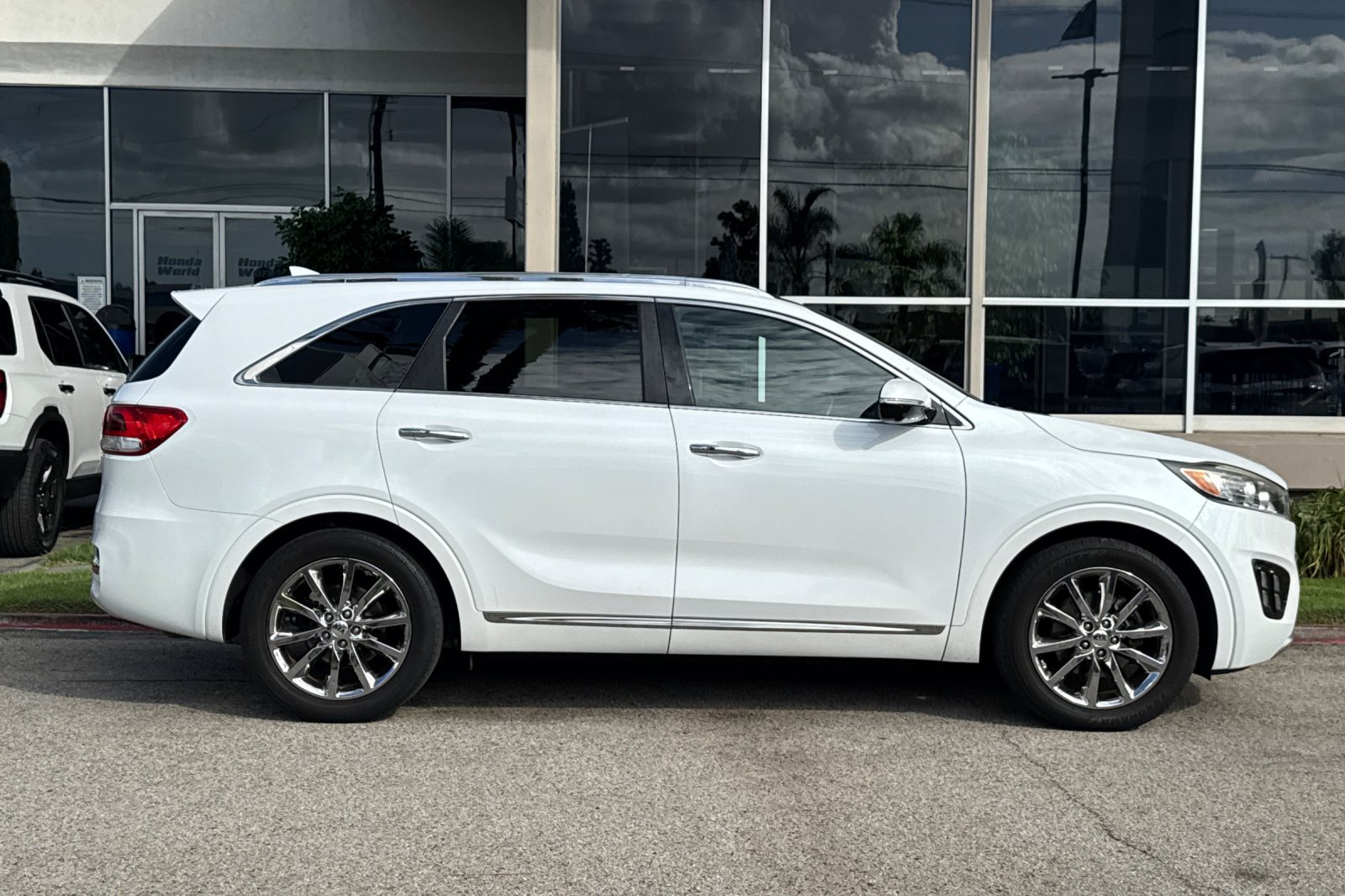 Used 2018 Kia Sorento SX FWD image 4