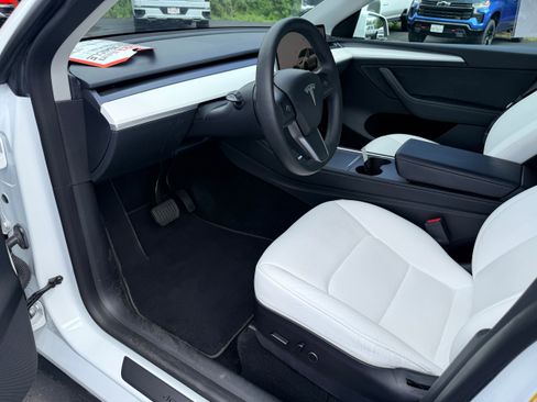 Used 2023 Tesla Model Y Long Range AWD/4WD image 13