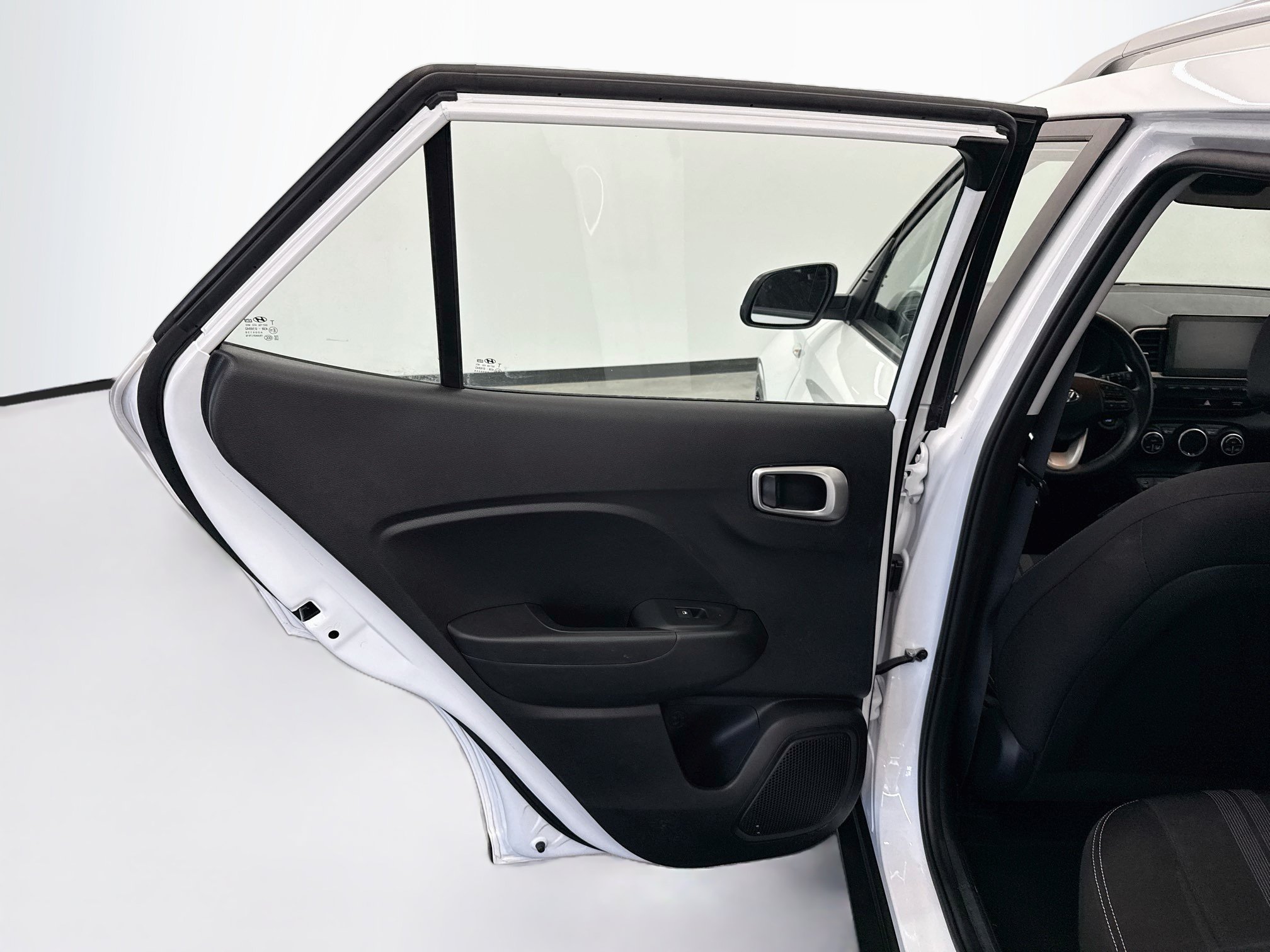 Used 2025 Hyundai Venue SEL FWD image 27