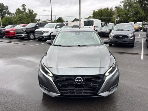 Used 2025 Nissan Altima 2.5 SV FWD image 5