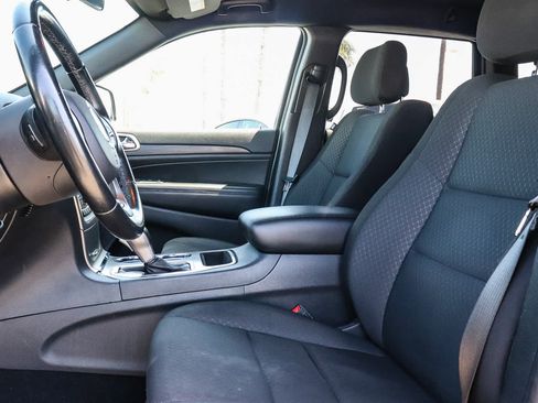 Used 2020 Jeep Grand Cherokee Laredo RWD image 27