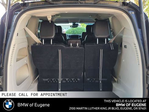 Used 2023 Chrysler Pacifica Touring-L FWD image 18