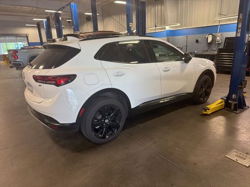 Used 2022 Buick Envision Essence w/ Technology Package I image 3