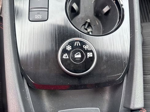 Certified 2025 Nissan Rogue SV AWD/4WD image 20